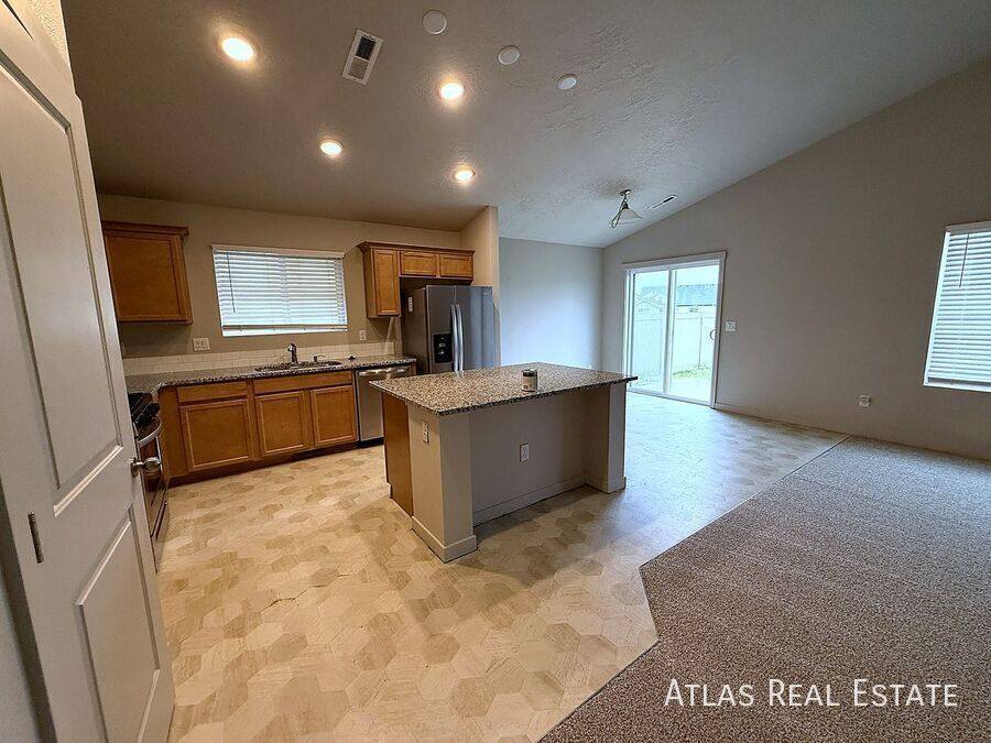 House for rent at 3007 N Cherry Grove Way, Star, ID 83669
