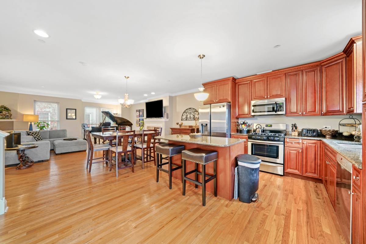 Townhouse for rent at 3930 Wehrman Ave, Schiller Park, IL 60176