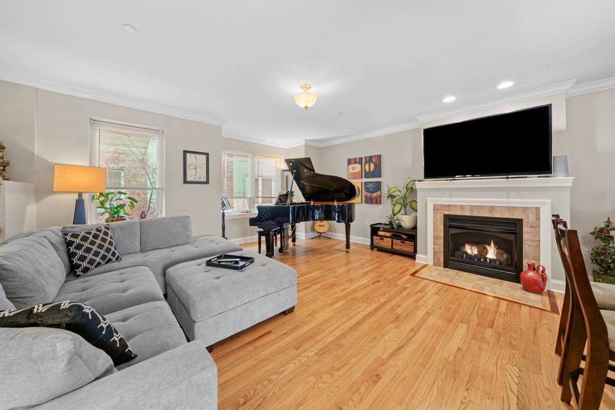 Townhouse for rent at 3930 Wehrman Ave, Schiller Park, IL 60176