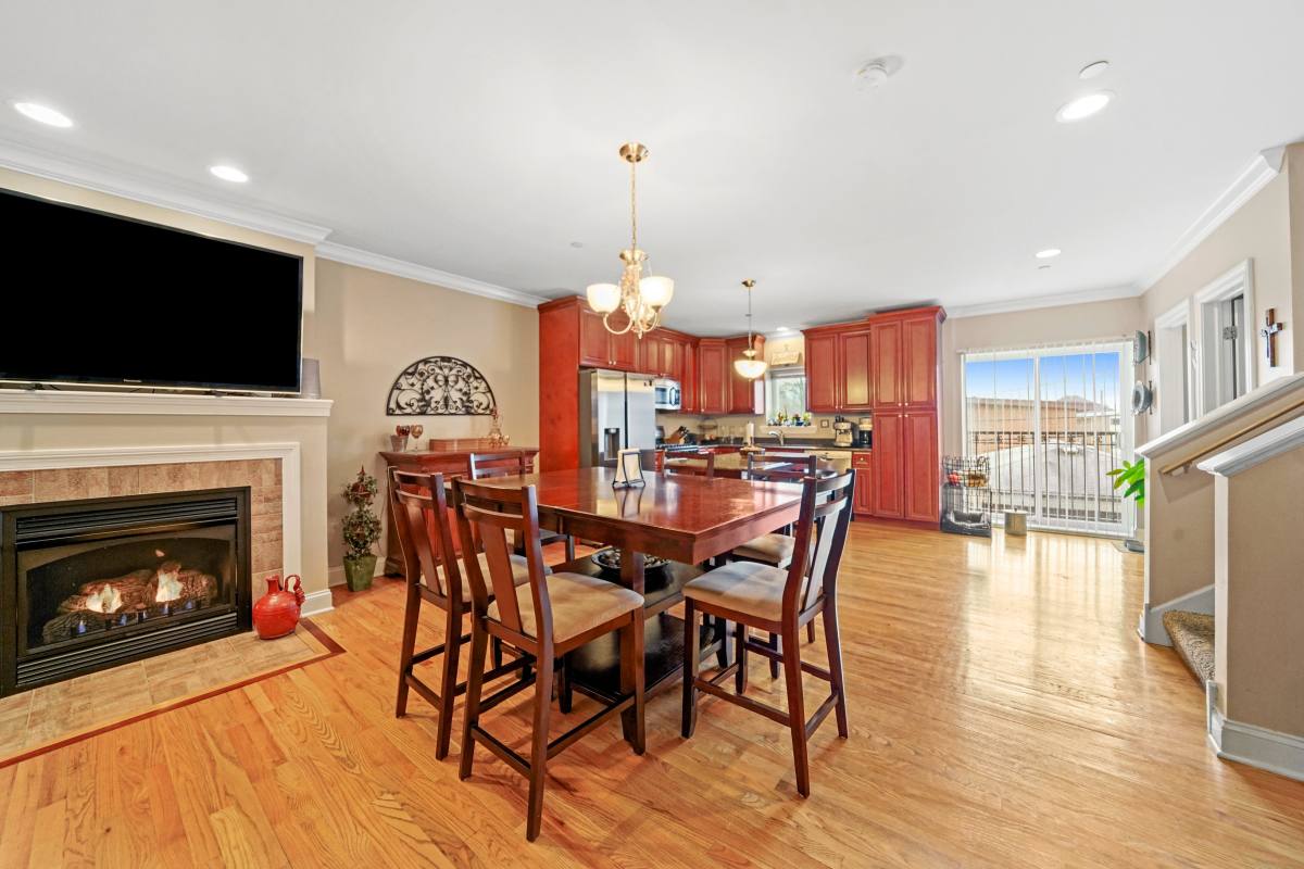 Townhouse for rent at 3930 Wehrman Ave, Schiller Park, IL 60176