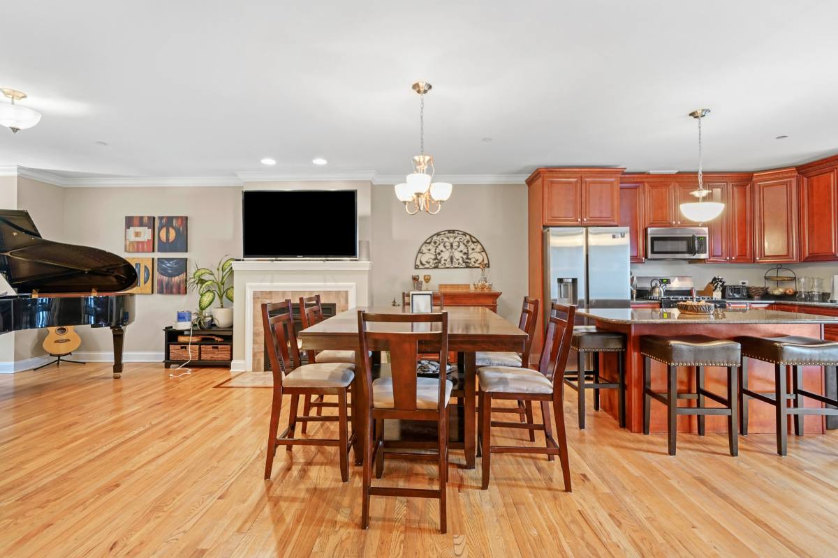 Townhouse for rent at 3930 Wehrman Ave, Schiller Park, IL 60176