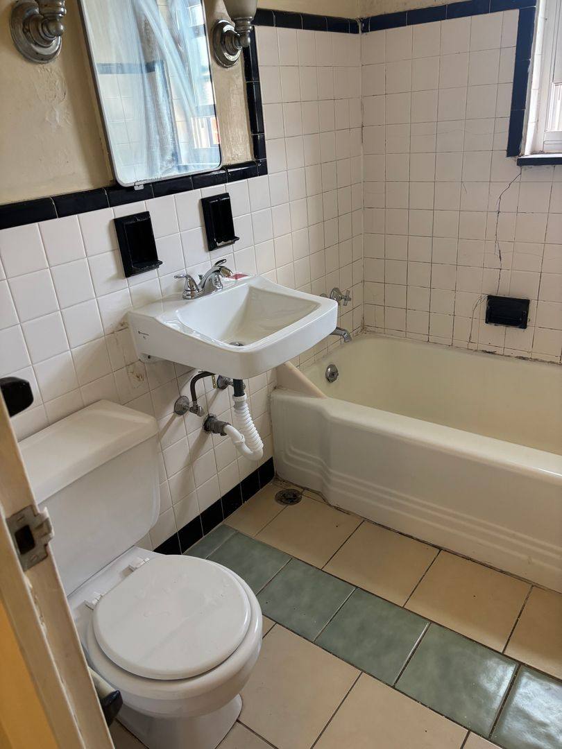 Apartment for rent at 5700 Fifth Ave, Pittsburgh, PA 15232