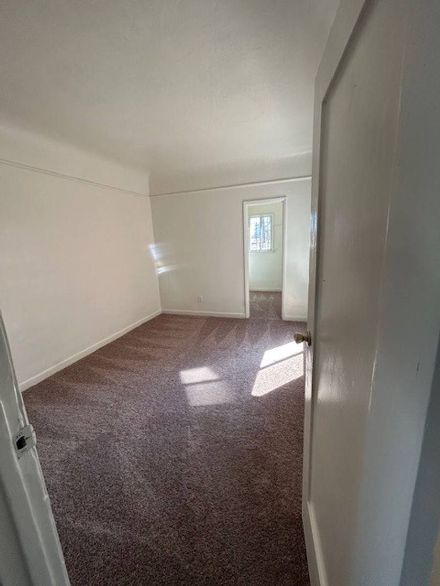 Apartment for rent at 540 E 14th St, Long Beach, CA 90813