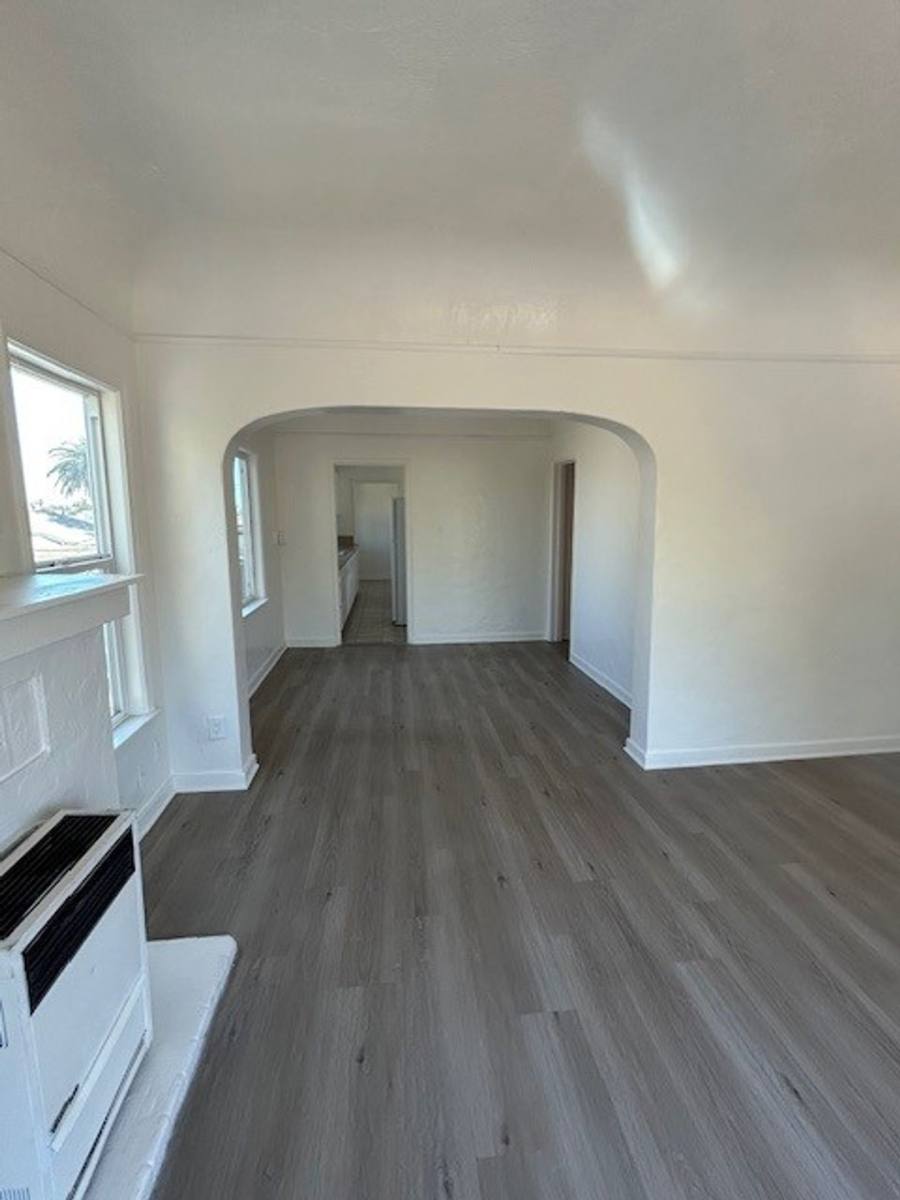 Apartment for rent at 540 E 14th St, Long Beach, CA 90813