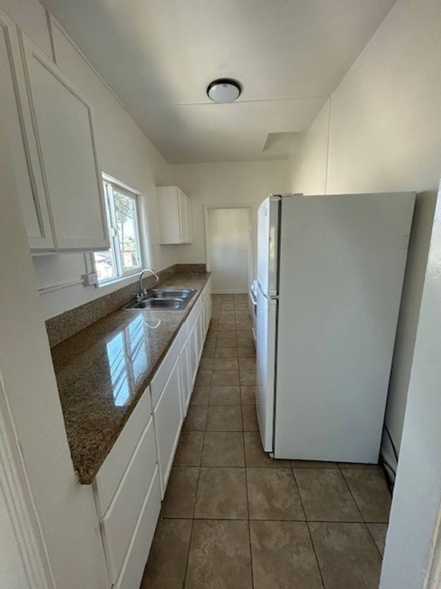 Apartment for rent at 540 E 14th St, Long Beach, CA 90813