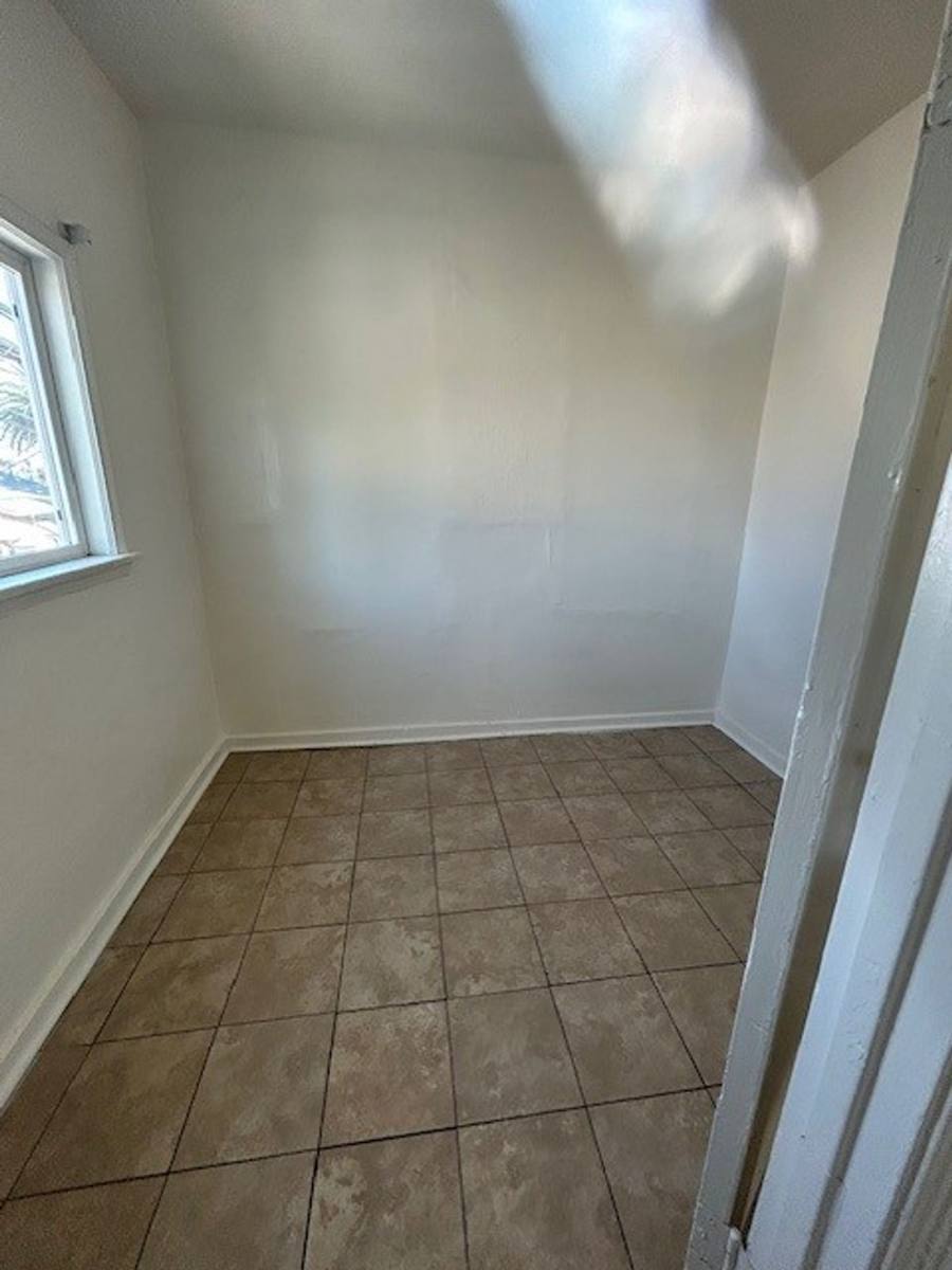 Apartment for rent at 540 E 14th St, Long Beach, CA 90813