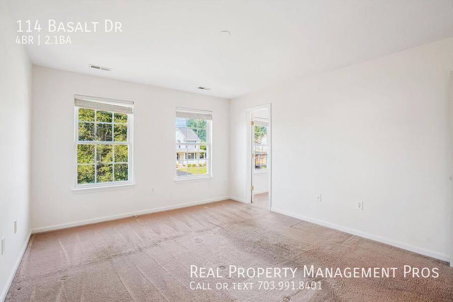 House for rent at 114 Basalt Dr, Fredericksburg, VA 22406
