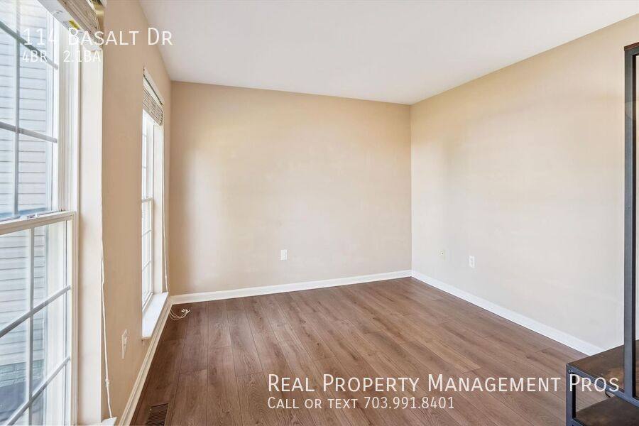 House for rent at 114 Basalt Dr, Fredericksburg, VA 22406