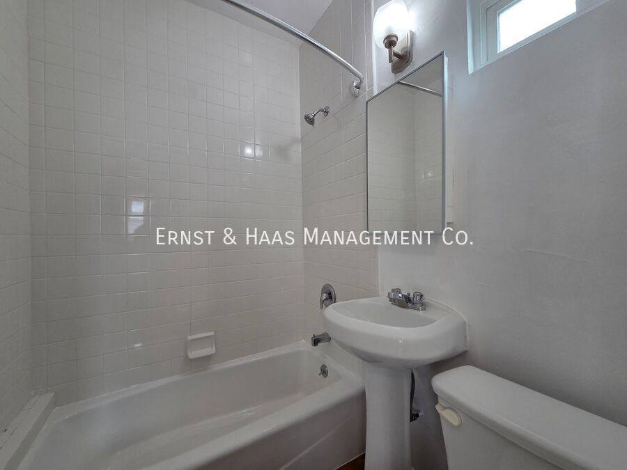 Apartment for rent at 25 Argonne Ave #9, Long Beach, CA 90803