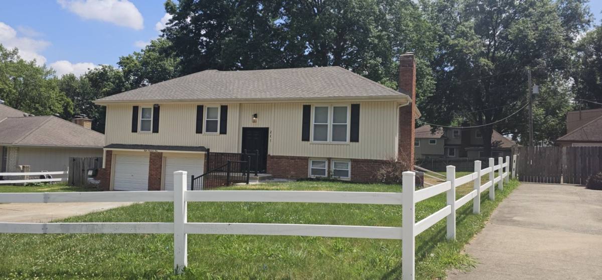 House for rent at 809 NE 74th St, Kansas City, MO 64118