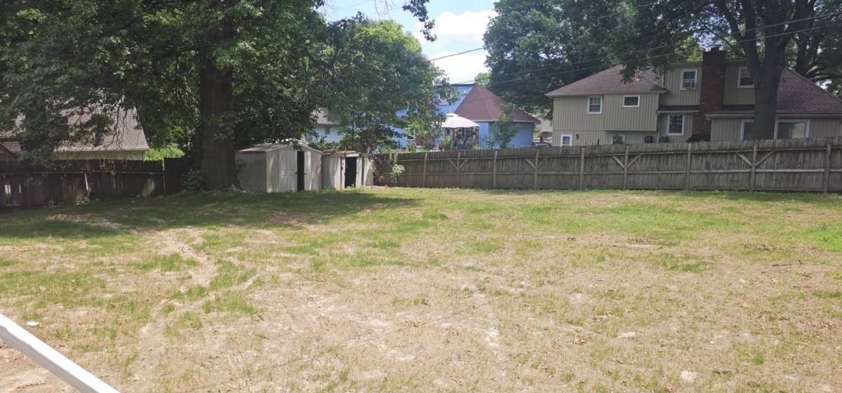 House for rent at 809 NE 74th St, Kansas City, MO 64118