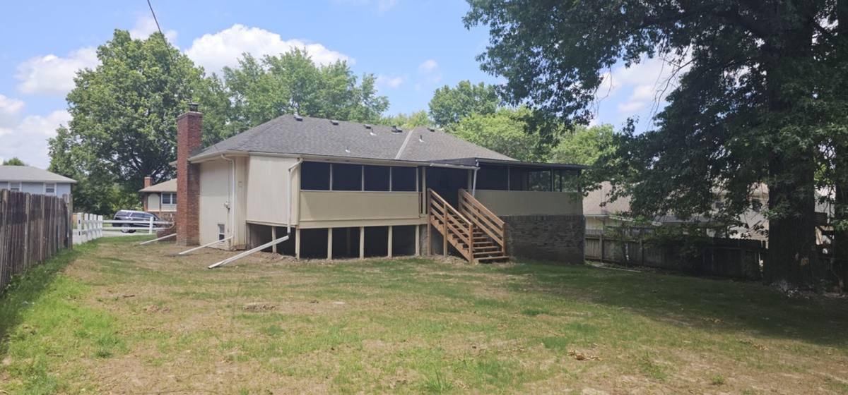 House for rent at 809 NE 74th St, Kansas City, MO 64118