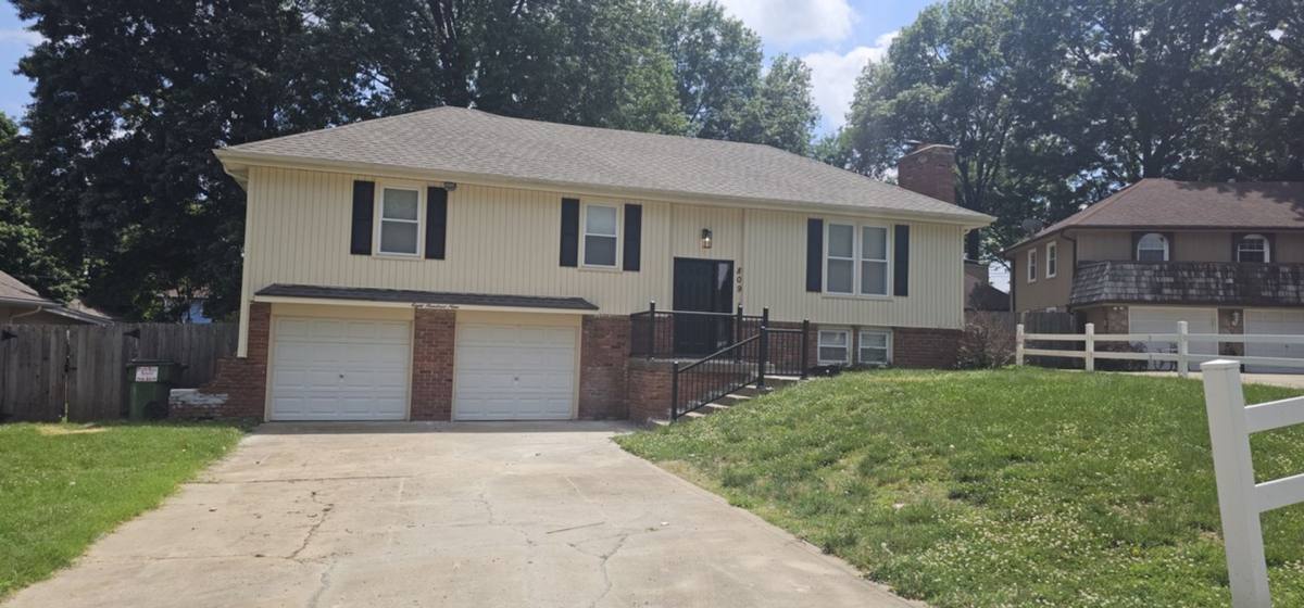 House for rent at 809 NE 74th St, Kansas City, MO 64118