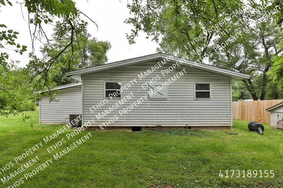 House for rent at 512 N Mahn Ave, Springfield, MO 65802