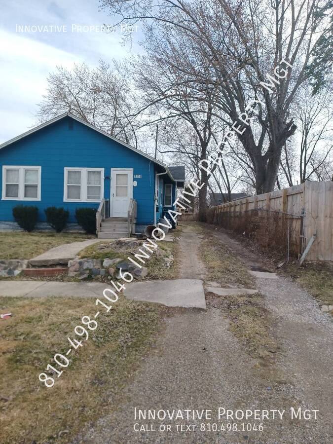 Apartment for rent at 1115 Knapp Ave #2, Flint, MI 48503
