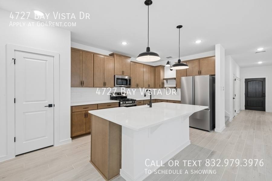 House for rent at 4727 Bay Vista Dr, Baytown, TX 77523