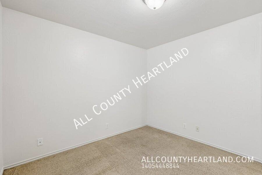 House for rent at 17025 Canyonwood Lane, Edmond, OK 73012