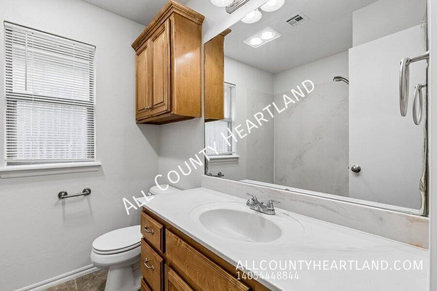 House for rent at 17025 Canyonwood Lane, Edmond, OK 73012
