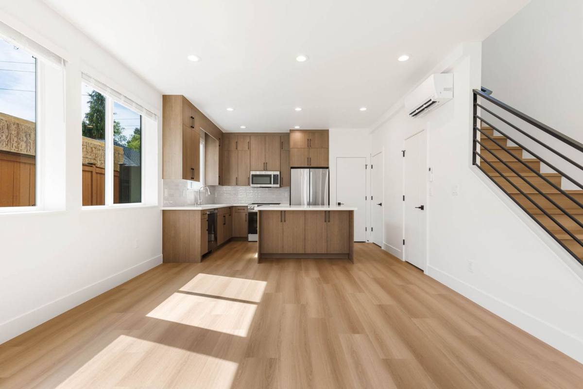 Townhouse for rent at 108 6th St S #B, Kirkland, WA 98033