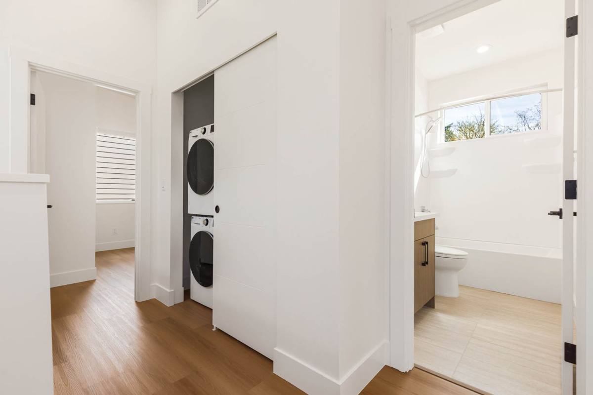 Townhouse for rent at 108 6th St S #B, Kirkland, WA 98033
