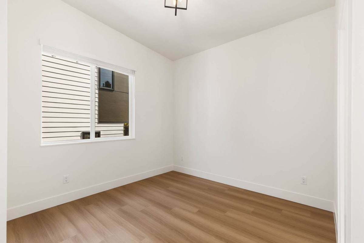 Townhouse for rent at 108 6th St S #B, Kirkland, WA 98033