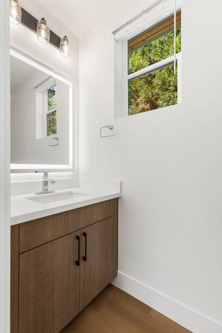 Townhouse for rent at 108 6th St S #B, Kirkland, WA 98033