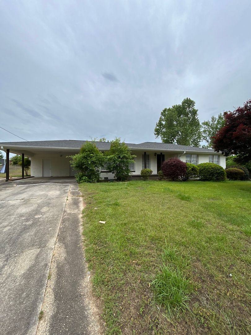 House for rent at 6 Georgian Dr, Newnan, GA 30263