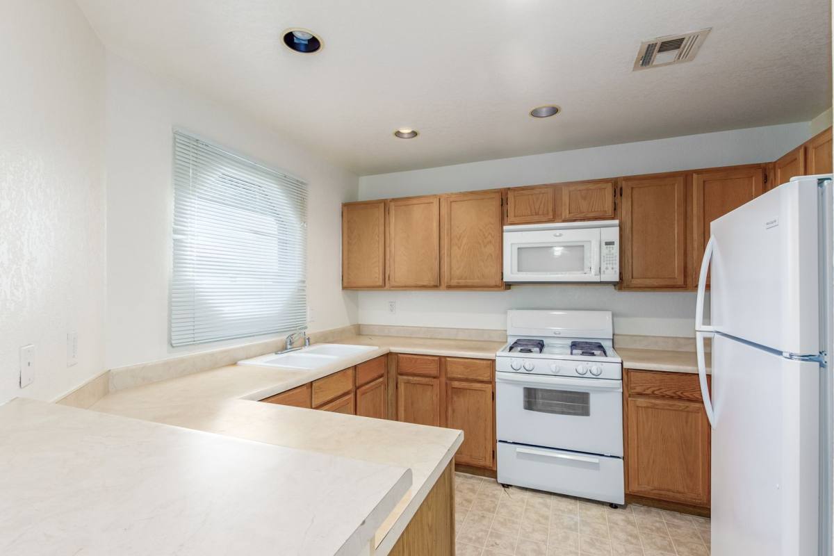 Condo for rent at 5072 S Rainbow Blvd, Las Vegas, NV 89118