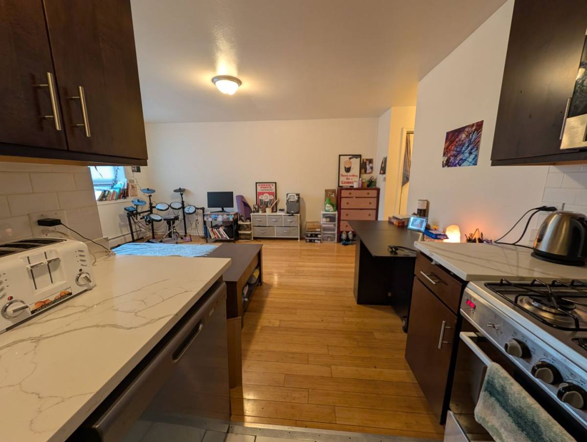 Apartment for rent at 1111 W Hollywood Ave, Chicago, IL 60660