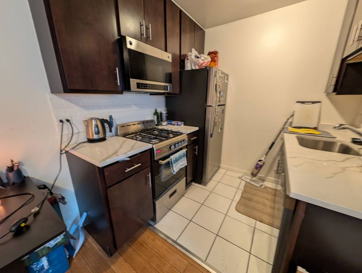 Apartment for rent at 1111 W Hollywood Ave, Chicago, IL 60660