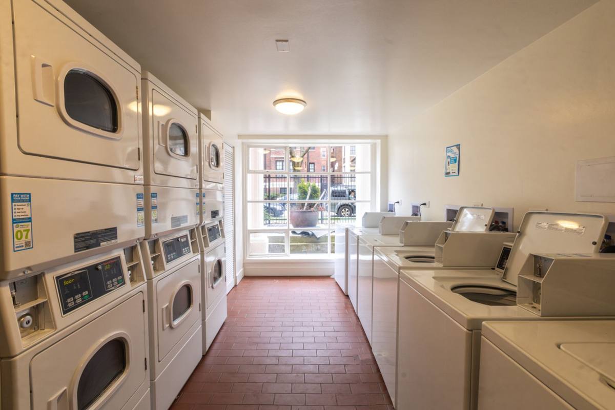 Apartment for rent at 1111 W Hollywood Ave, Chicago, IL 60660