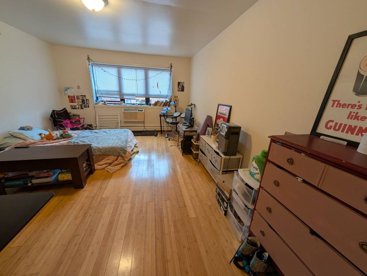 Apartment for rent at 1111 W Hollywood Ave, Chicago, IL 60660