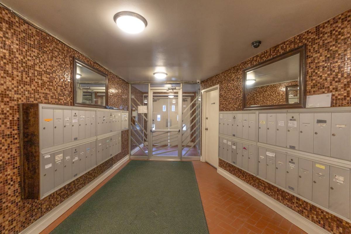 Apartment for rent at 1111 W Hollywood Ave, Chicago, IL 60660