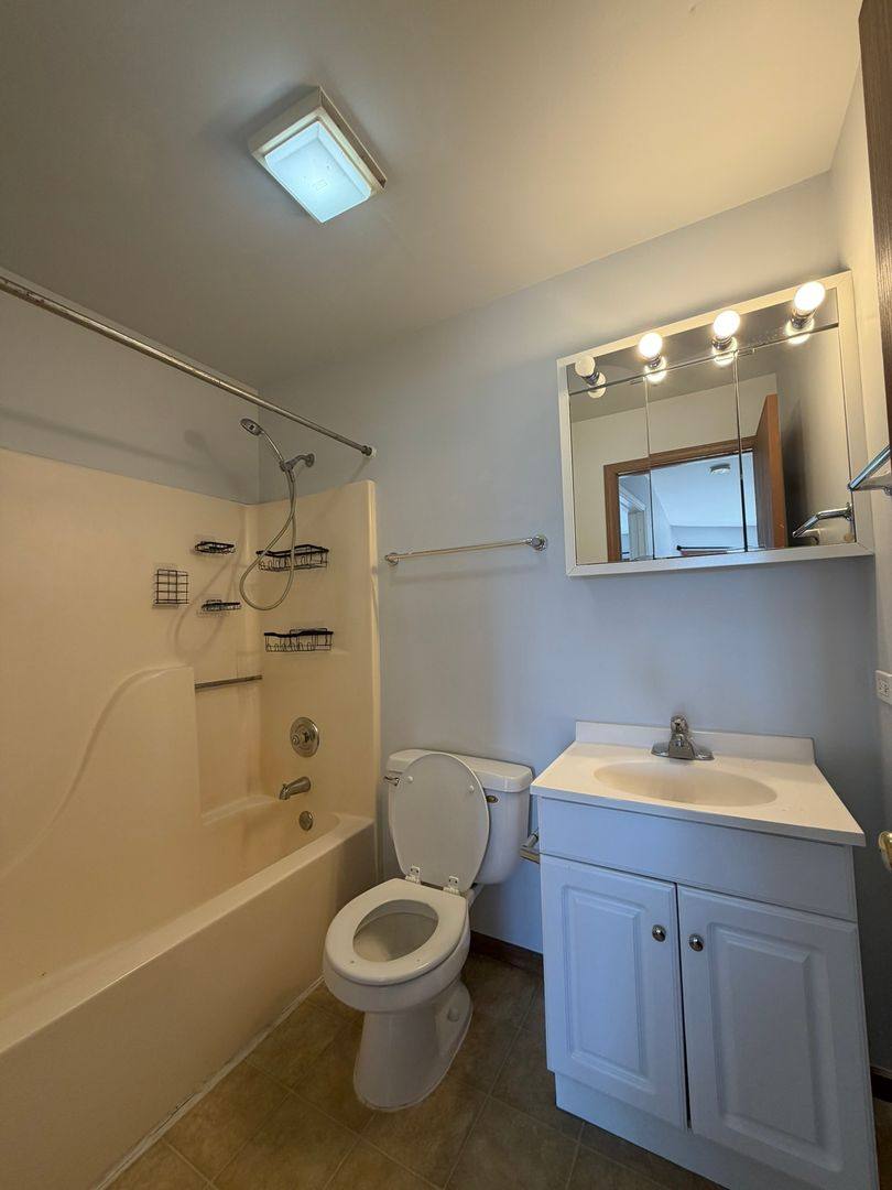Condo for rent at 4312 W Shamrock Lane, McHenry, IL 60050