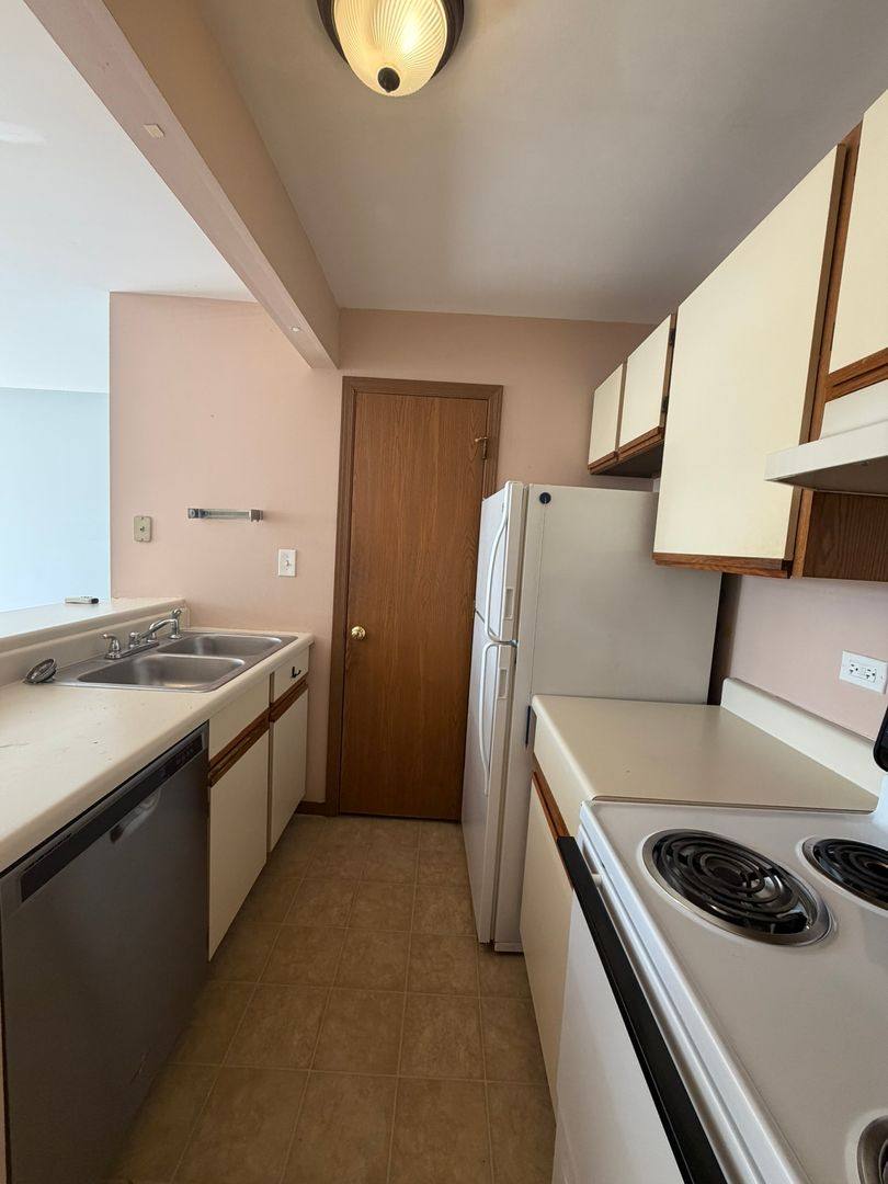 Condo for rent at 4312 W Shamrock Lane, McHenry, IL 60050