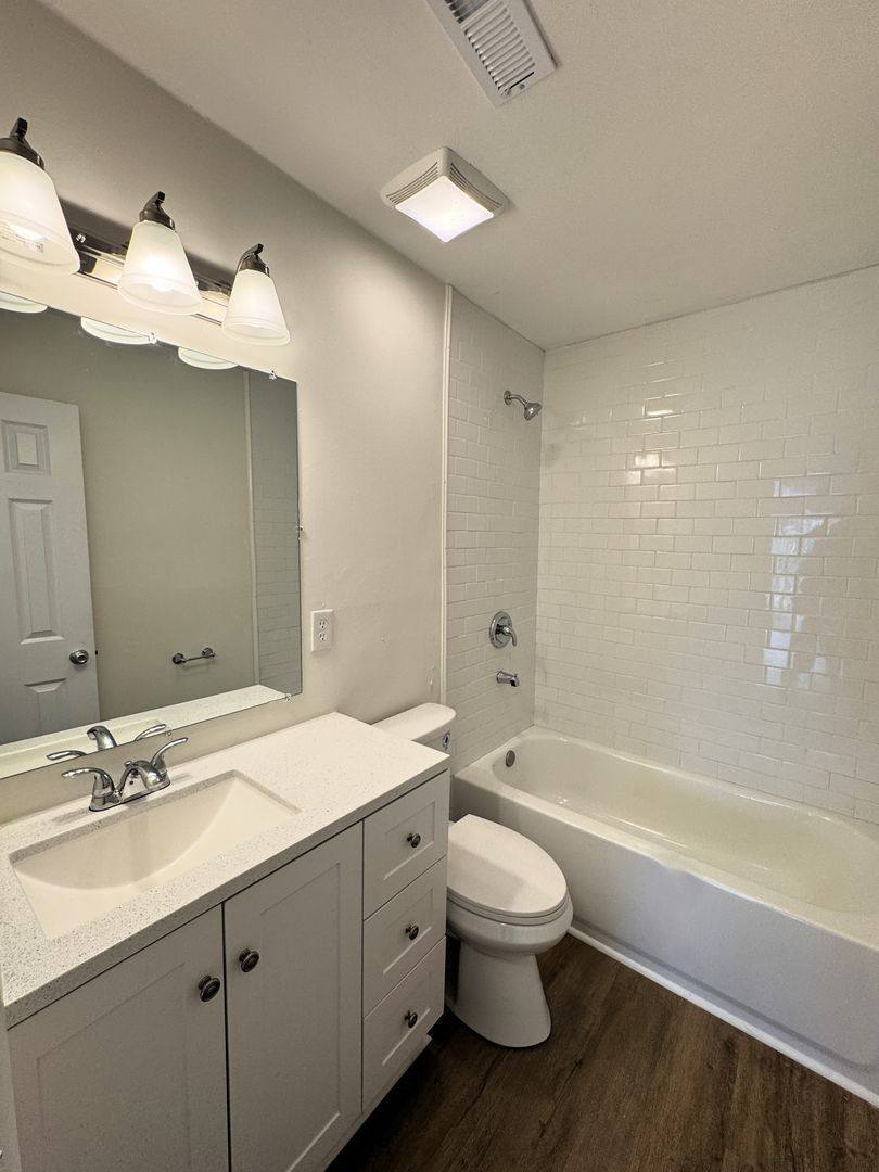 Apartment for rent at 4112 17th St SW, Huntsville, AL 35805