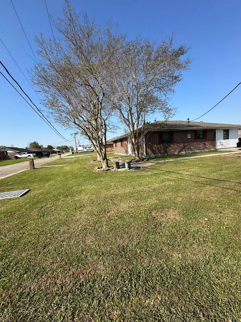 Apartment for rent at 231 Jean Ellen Ave, Houma, LA 70363
