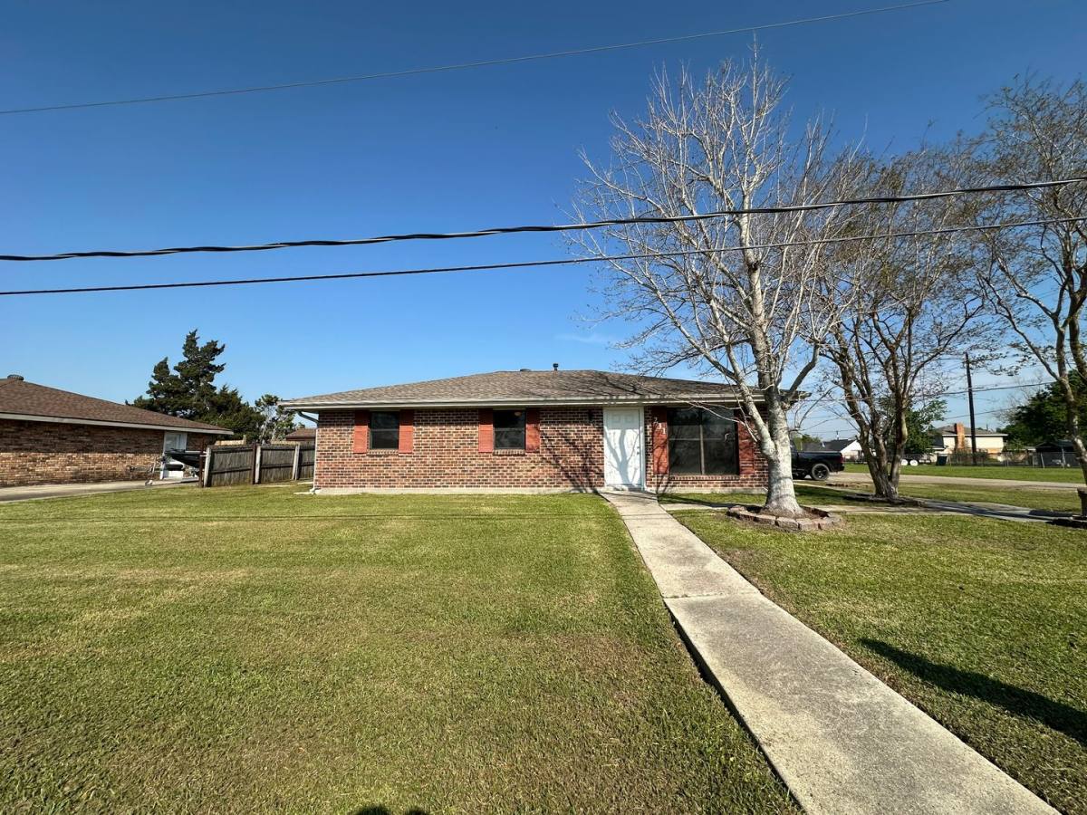 Apartment for rent at 231 Jean Ellen Ave, Houma, LA 70363