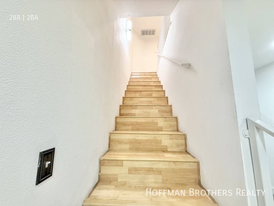 Apartment for rent at 11933 Goshen Ave #102, Los Angeles, CA 90049