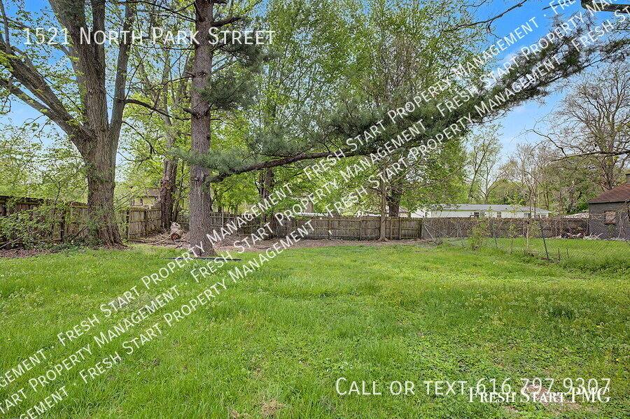House for rent at 1521 N Park St, Kalamazoo, MI 49007