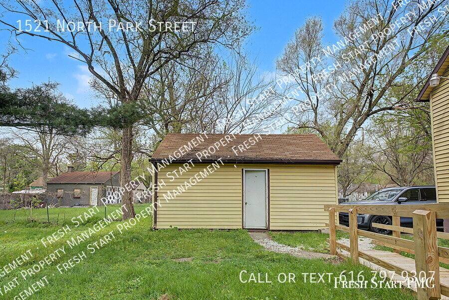 House for rent at 1521 N Park St, Kalamazoo, MI 49007