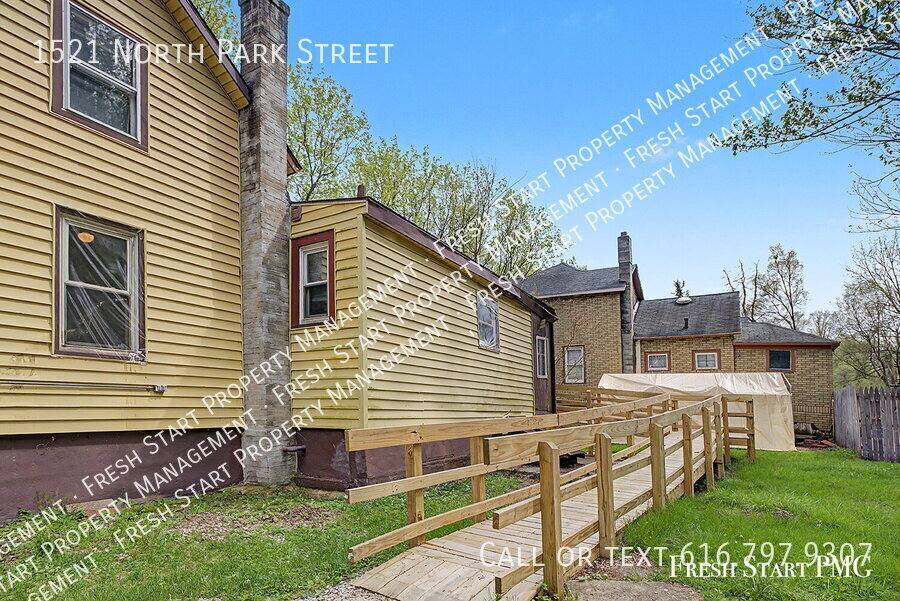 House for rent at 1521 N Park St, Kalamazoo, MI 49007