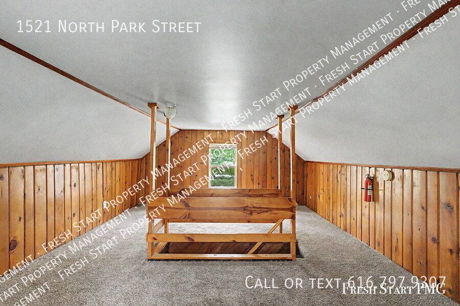 House for rent at 1521 N Park St, Kalamazoo, MI 49007