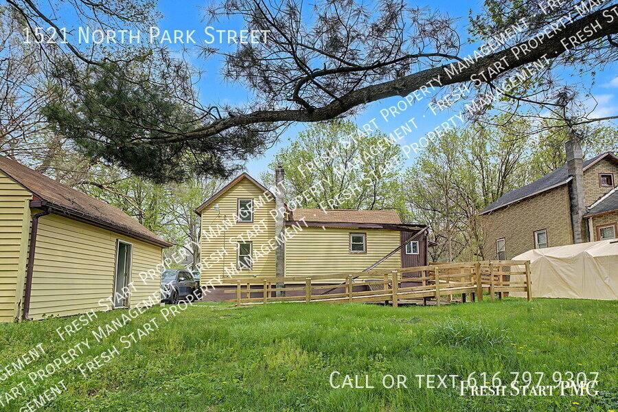 House for rent at 1521 N Park St, Kalamazoo, MI 49007