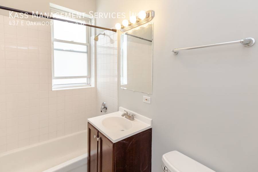 Apartment for rent at 437 E Oakwood Blvd #42, Chicago, IL 60653