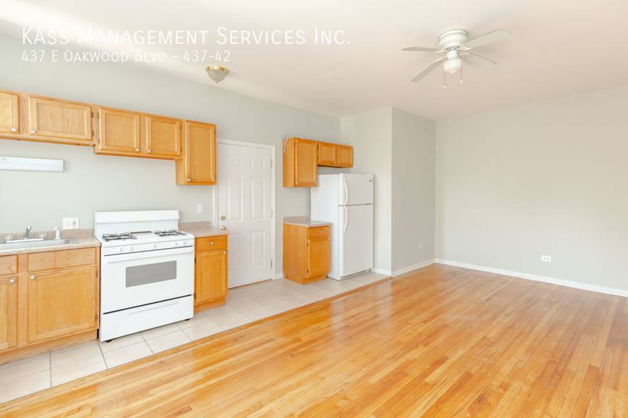 Apartment for rent at 437 E Oakwood Blvd #42, Chicago, IL 60653