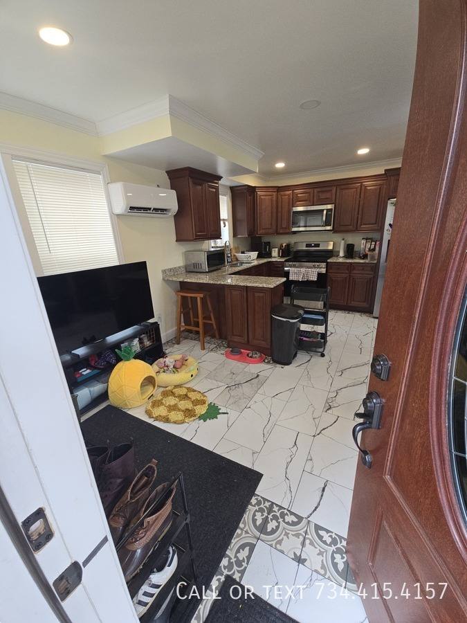Apartment for rent at 536 Walnut St #1, Ann Arbor, MI 48104