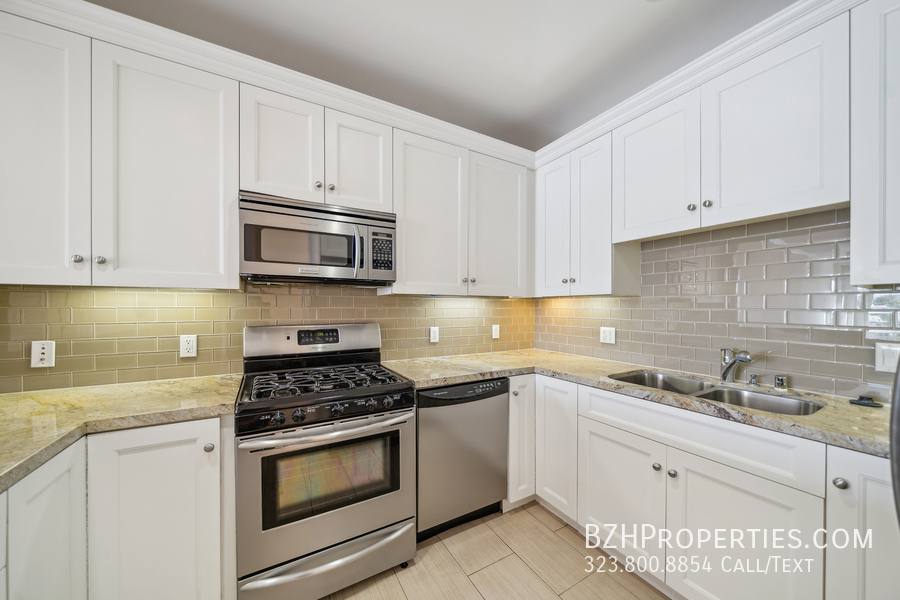 Apartment for rent at 1050 S Holt Ave #404, Los Angeles, CA 90035