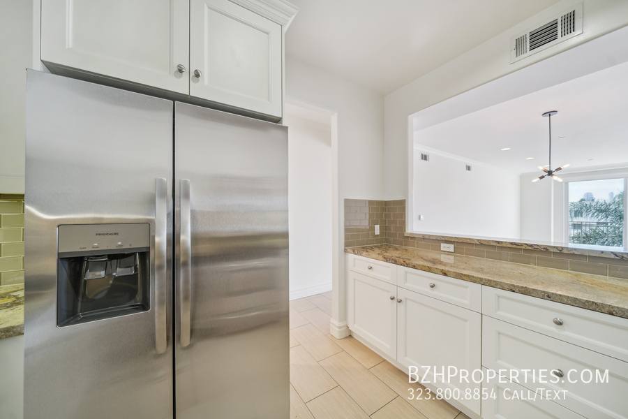 Apartment for rent at 1050 S Holt Ave #404, Los Angeles, CA 90035
