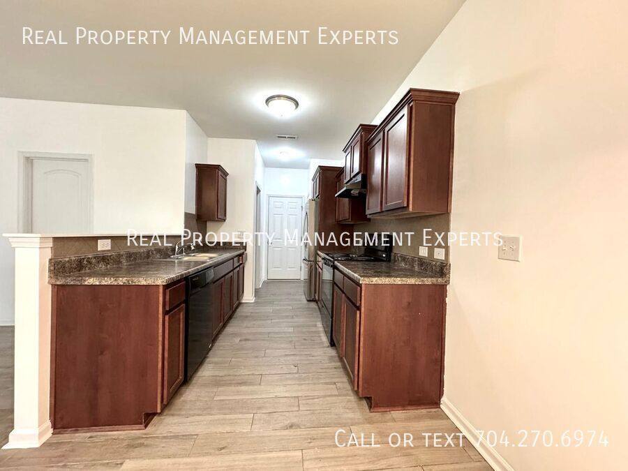 House for rent at 9851 Hanberry Blvd, Charlotte, NC 28213